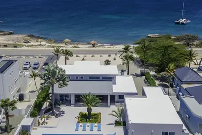 Image de Beachfront Luxury on the Strip  514