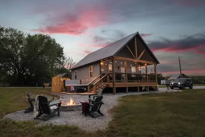 Image de Hot Tub & Firepit~Game Center~Lake Cumberland~Family Friendly~River Boat Ramp