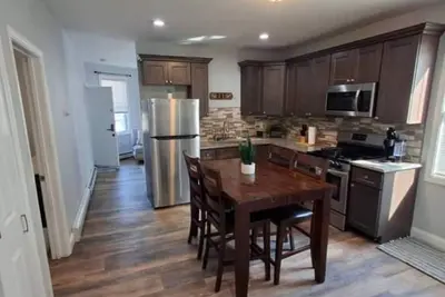 Image de The Double-Suite at The North End 2br Apt with Parking