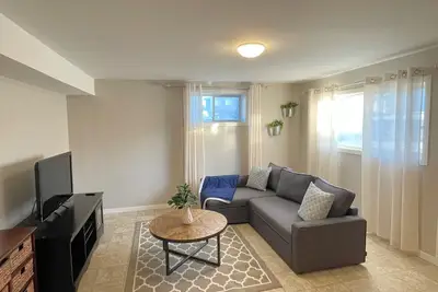 Image de Lake vibes & local comfort -Near Skaha lake Beach, Groceries & Dining