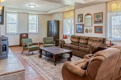 Image de 1890: A Historic, Quiet Trailside Retreat in Suring