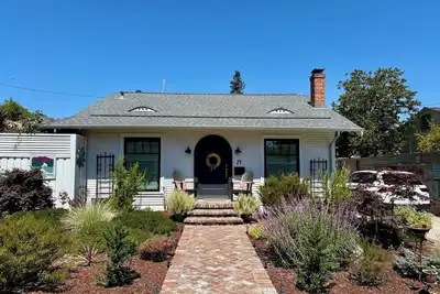 Image de Charming 2-bedroom Craftsman home in Petaluma