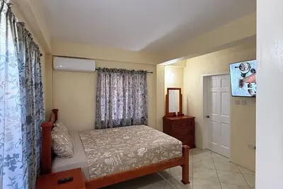 Image de Charming 1-bedroom apartment with WiFi and Ac at Castle Berry Unit 207