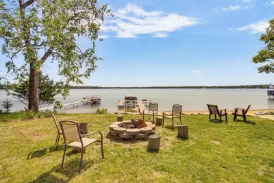 Image de Private Beach & Dock: White Sand Lake Retreat!