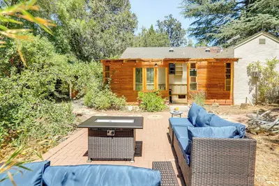 Image de Wine Country Cottage in Historic Fiddletown!