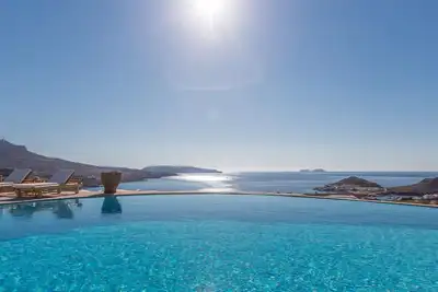 Image de Alegria Mykonos : 7 Suites de Luxe avec Vue Panoramique et Services Exclusifs