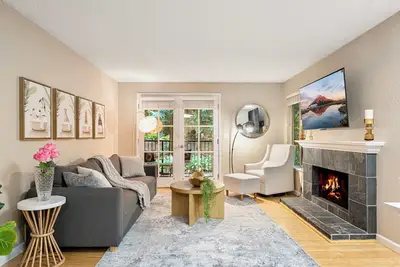 Image de @ Marbella Lane - Cozy Forest Cabin Min from Dwntn