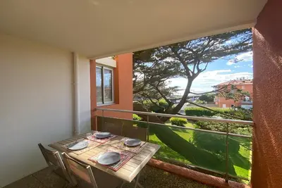 Image de T2 à 200m de la plage avec terrasse et parking
