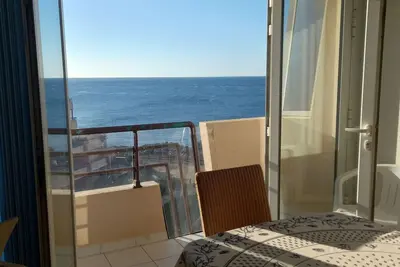 Image de Appartement T2 rénové avec accès direct plage