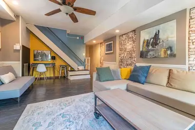 Image de 1918 Duplex with Character City Center