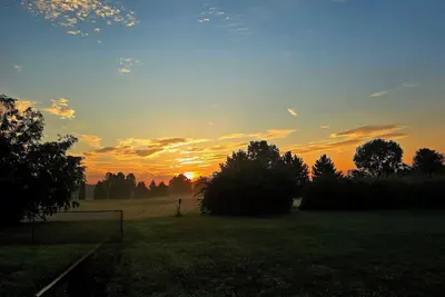 Image de 2-bedroom Rv @ Centre Hall WiFi, quiet area, ten miles from Psu campus/stadium