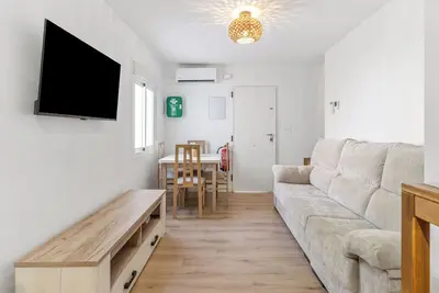 Image de Maison de Vacances 'La Villa Blanca' avec Terrasse Privée, Wi-Fi et Climatisation