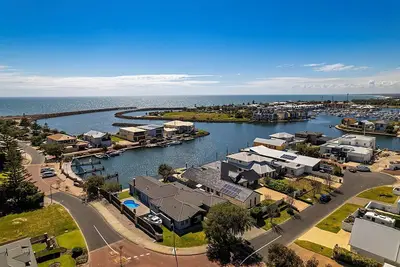 Image de Aqua Tides | 5br Family Retreat + Pool