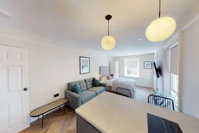 Image de Near Liverpool Cathedral | City Base to Explore!