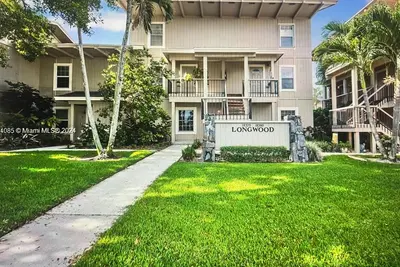 Image de Charming townhome in a vibrant and active gated golf community in Jupiter.