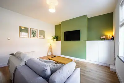 Image de Beautiful 2 Bedroom Family Home in Atherton, Free parking