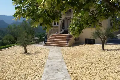 Image de Maison de Vacances 'Le Petit Tilleul' avec Vue sur la Montagne, Wi-Fi et Climatisation