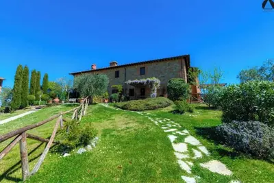 Image de Panoramic apartment with swimming pool and private garden