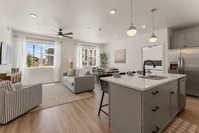 Image de Comfort at Cliff Side: Community Waterslide + Lazy River