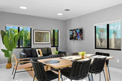 Image de Free Parking | Spacious Miami Townhouse