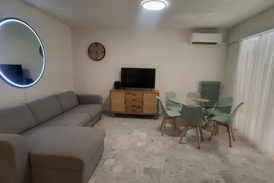 Image de Location studio Cannes dans une résidence calme. Clim, parking, plage à 10min