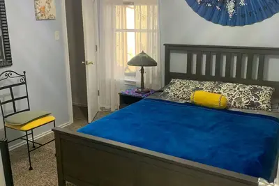 Image de 2 bedroom & 1 bathroom, section of the house, in Manor, Tx. Privacy entrance