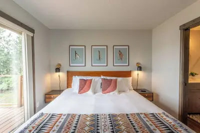 Image de Peaceful Cd'A Lakeview house with kayaks, paddleboard, golf cart sleeps 6