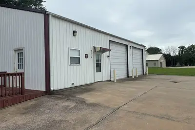 Image de Charming 2-bedroom barndominimum very large garage WiFi, Ac in serene Clinton