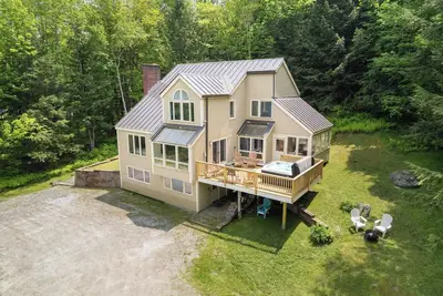 Image de 5br Chalet w/ Hot Tub, Game Room & Ev Charger