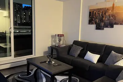 Image de 2 bedroom apartment in the heart of downtown Calgary with swimming pool