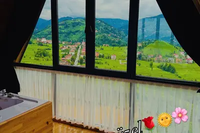 Image de geniş teraslı doğanın kalbinde şehire yakın bungalow