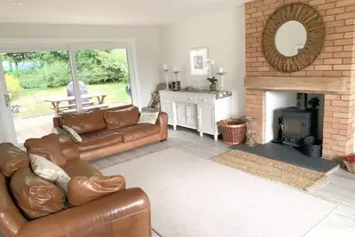 Image de Lochside Luxury. A gorgeous modern house with stunning views.