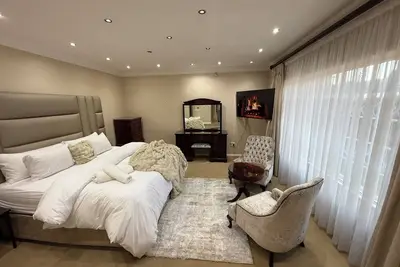 Image de Luxury 5br Home w/ Pool Full Kitchen  Generator Perfect for Getaways/Group Stays