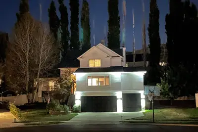 Image de Charming 3 bedroom Basement unit with independent entry with washer & Dryer