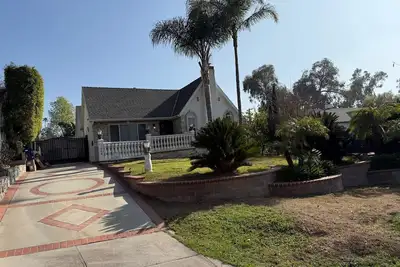 Image de Charming 3-bedroom house with WiFi, Ac in wonderful Glendale