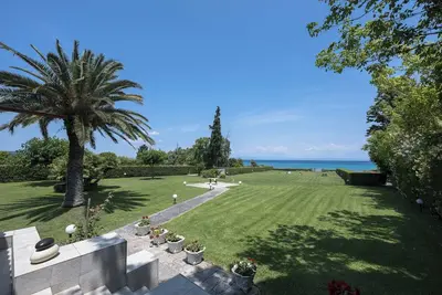 Image de Hanioti Beachfront Paradise Villa by Luxlikehome