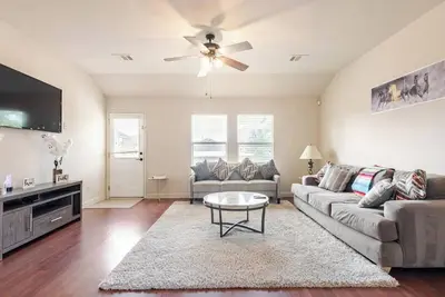 Image de Spacious 4-bedroom house in fantastic Buda with WiFi, game /fitness room& more!