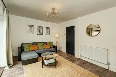 Image de Modern 3-Bed Home | Sleeps 7 | 10 Mins to Beach