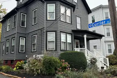 Image de Coastal Charm  – Walk to Beach or Train!