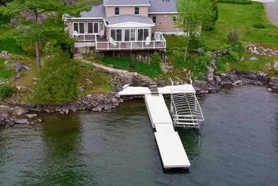 Image de 4-bedroom home in tranquil Blind Bay with WiFi, Ac. Close up views of the ships!