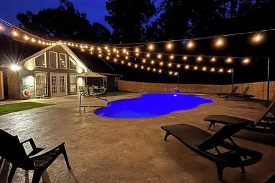 Image de Fire Up The Grill! • Family Pool Retreat • Pet-Friendly Near Atlanta & Covington