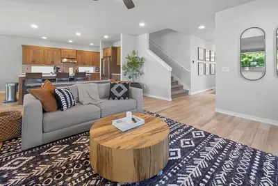 Image de Redmond Executive Retreat: Easy & Bright Neighborhood Pool