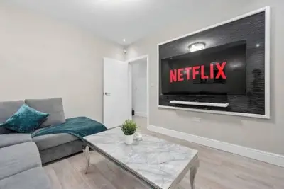 Image de Stylish 5br with free parking and WiFi