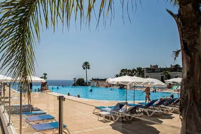 Image de Appartement de standing, Piscine, tennis, plage