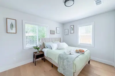 Image de Best Location | New Build | Tech | Laundry & A/C