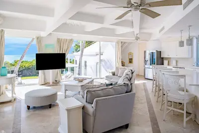 Image de Luxury 8 bedroom beachfront villa with Butler, Chef & Housekeeping Services