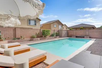 Image de 6 Mi to State Farm Stadium: Avondale Family Home!