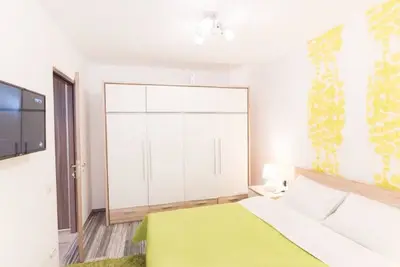 Image de Red Apartment with Garden Bucharest