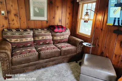 Image de Knotty Pine Cabin: 2 bdrm 1 bath, New Sealy Queen mattresses, <1mi. thumb lake.
