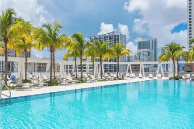 Image de Modern Brickell High-Rise with High-End Amenities, Balcony & Incredible Views